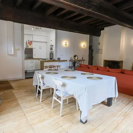 Apartment Le Thiou 3 Etoiles - & Authentique, Au Coeur De La Vieille Ville, Billard, 6 Personnes