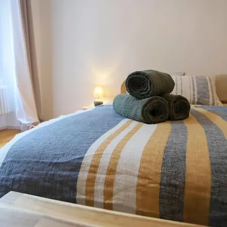 Apartment Le Thiou 3 Etoiles - & Authentique, Au Coeur De La Vieille Ville, Billard, 6 Personnes *